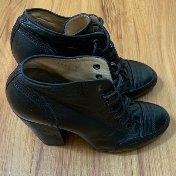 Dries Van Noten Black Lace Up Heeled Booties - Picture 4 of 11